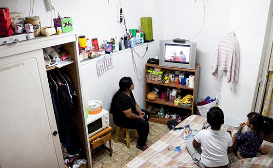 5.500 persones ateses per Càritas Barcelona viuen en llars sense cap ingrés