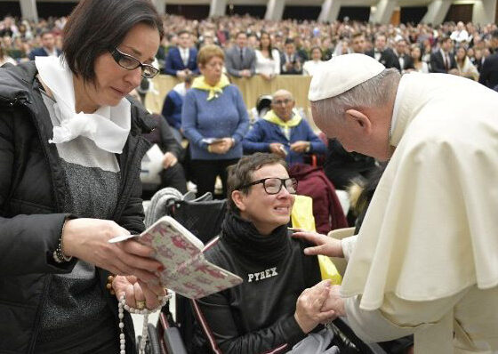 Crida del Papa a "donar al qui pateix el bàlsam de la proximitat"