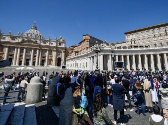 El Papa rebutja "la vergonya de 130 migrants morts sense ajuda"