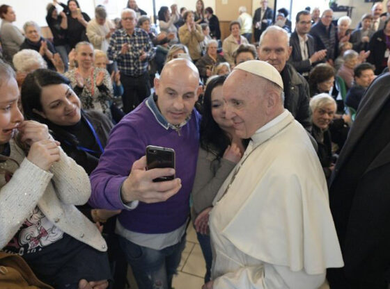 El Papa reviu una visita a la perifèria de Roma: "Pregueu per mi!"