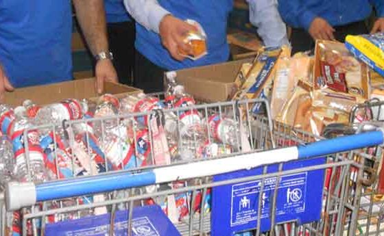 Francesc dóna 500 quilos d'aliments a famílies pobres