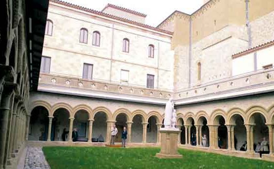 Restauració del claustre romànic del monestir de les Avellanes