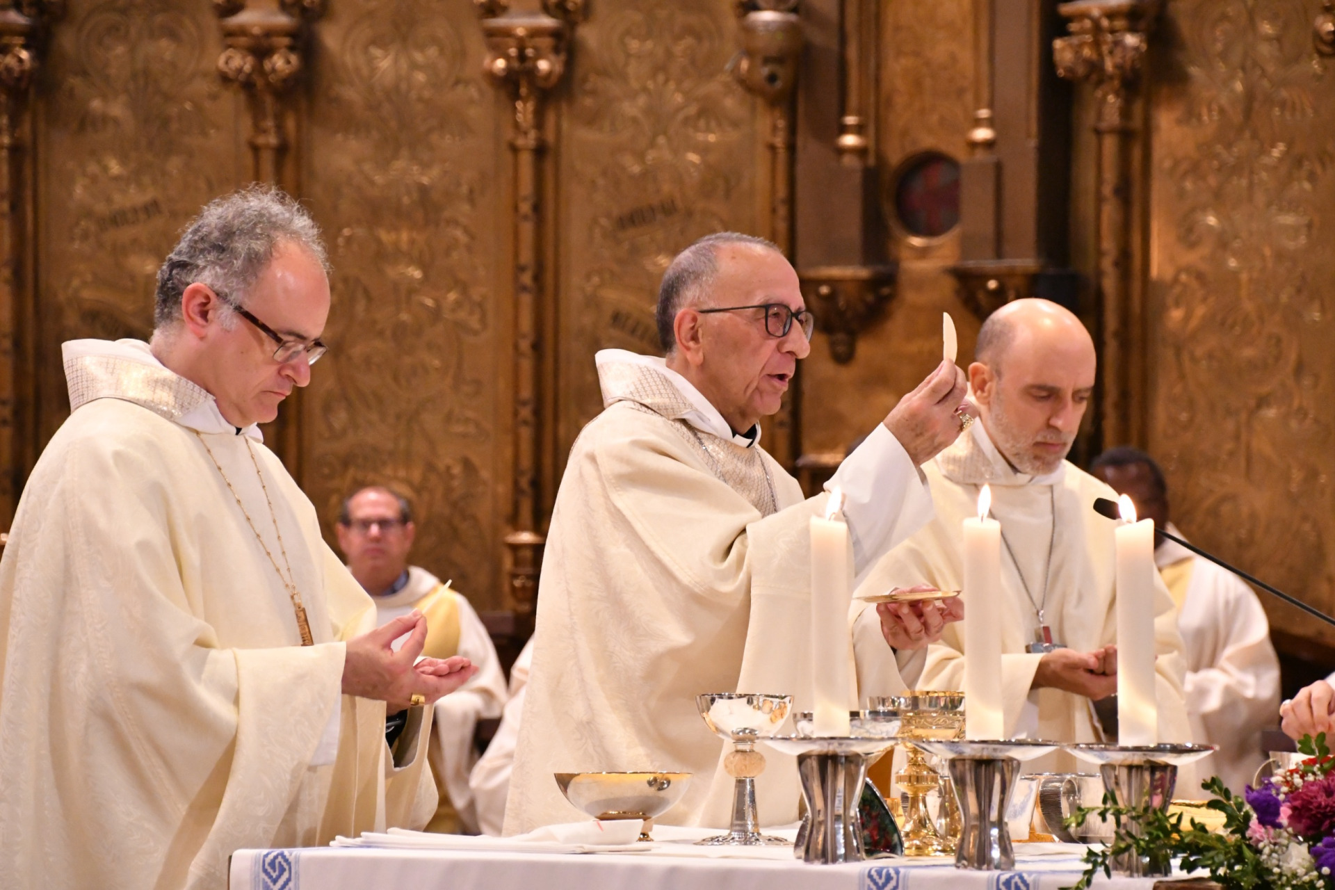 El cardenal Omella presideix la Vetlla de Montserrat: “La societat sembla que comença a despertar-se”