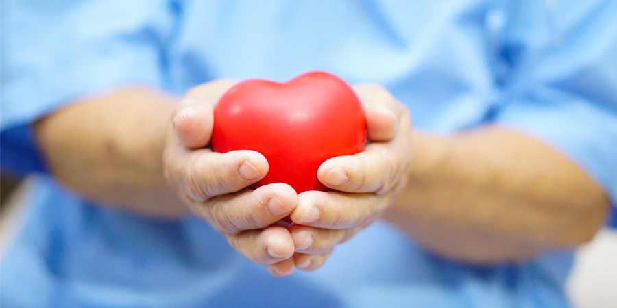 Quan les cures pal·liatives arriben tard: el repte d’acompanyar millor els pacients cardíacs