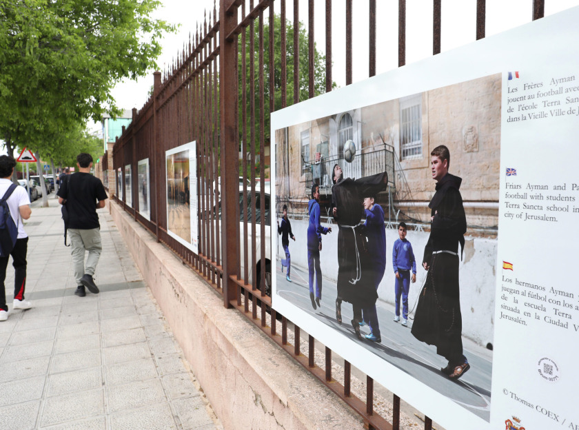 Arriba a Barcelona una exposició fotogràfica sobre els franciscans que custodien el Sant Sepulcre